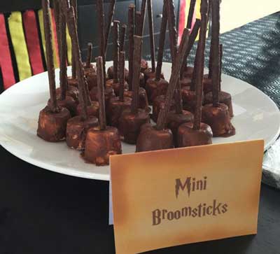 Buffet a tema Harry Potter fai da te - Scope di cioccolato