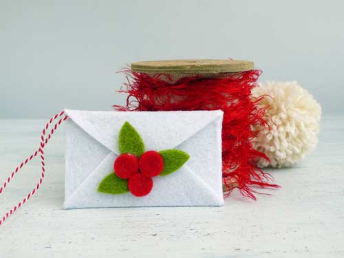 Letterina in feltro con pungitopo- decorazione natalizia fai da te per albero di Natale