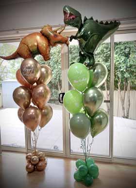 ciuffi di palloncini ad elio- allestimento di palloncini a tema dinosauri