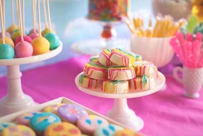 buffet per festa a tema unicorno - Cake pop e biscotti glassati