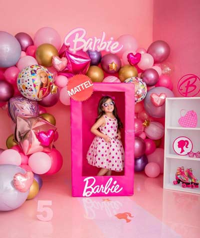 allestimento per festa a tema Barbie - photo-booth scatola barbie