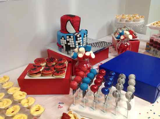 idee buffet e dolci a tema spider-man -cake pops