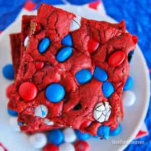 idee buffet e dolci a tema spider-man - barrette dolci con smarties