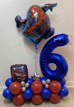 composizione con numero 6 in foil - idee per allestimento di palloncini fai da te a tema Spider-Man