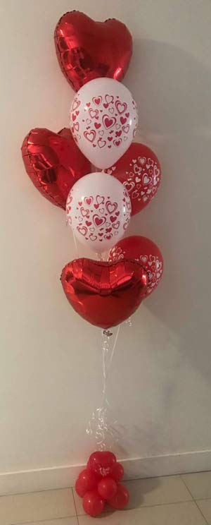 bouquet di palloncini con cuori per San Valentino