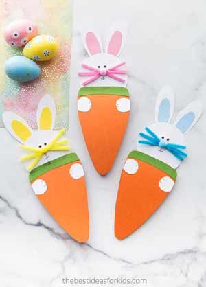 coniglietti con carote - biglietto auguri pasquali fai da te per bambini della primaria