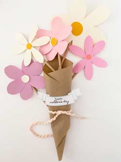 cartoccio di fiori di carta - lavoretto per la festa della mamma