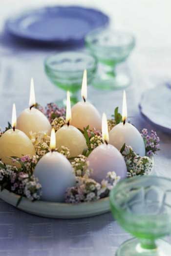 candele a forma d'uovo e fiorellini - centrotavola pasquale - decorazione di pasqua fai da te per la tavola