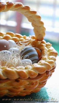centrotavola di pasqua fai da te da mangiare con pane e uova - decorazione per la tavola di pasqua