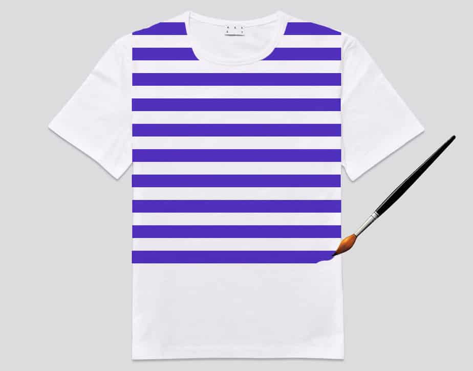 costume pirata fai da te - Step 2- prendi una maglietta e dipingi delle linee blu