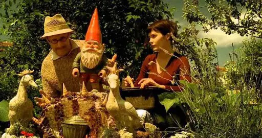 scena del film Amelie - con il padre ed il nano in giardino