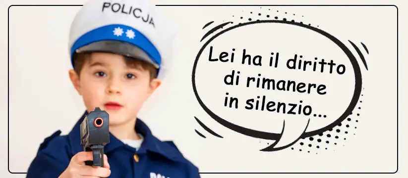 bambino in costume da poliziotto recita il Miranda Warning