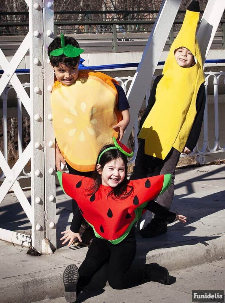 Foto di bambini travestiti da frutta