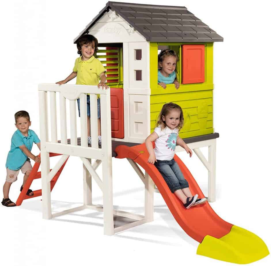 Smoby - casetta palafitta con scivolo e bambini che giocano