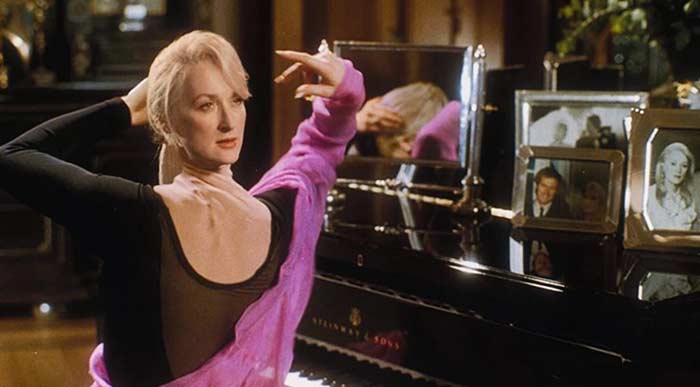 Meryl Streep nel film La morte ti fa bella (Robert Zemeckis 1992) con la testa girata