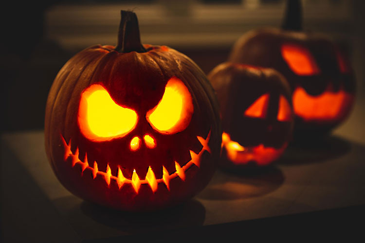 scherzi da fare ad  Halloween spaventosi a casa e per strada