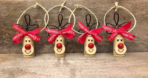 Testoline di renne da appendere con tappi di sughero - decorazione natalizia fai da te