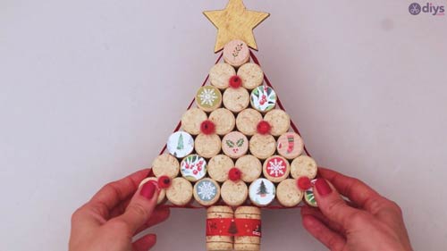 albero di Natale con tappi di sughero - decorazione natalizia fai da te