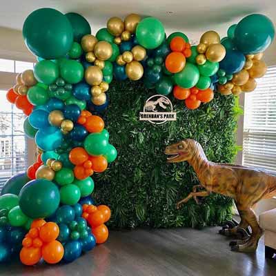 arco angolare di palloncini- allestimento di palloncini a tema dinosauri