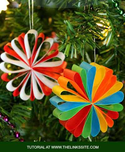 decorazione in carta fai da te per albero di Natale multicolore