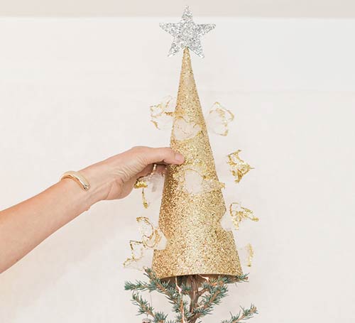 puntale con carta glitterata - decorazione fai da te per albero di Natale