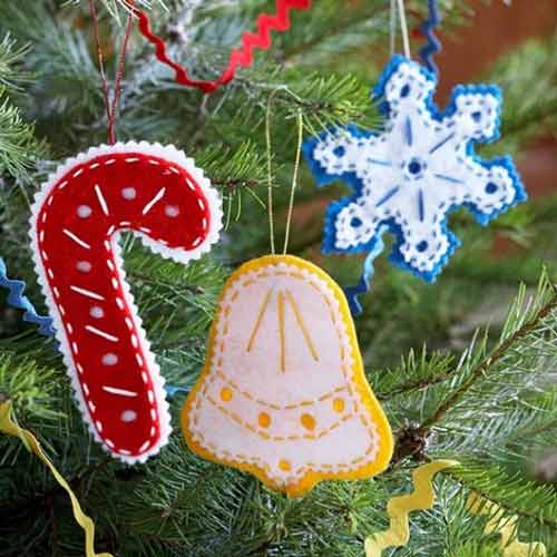 bastoncino di zucchero, campanella, fiocco di neve - decorazioni in feltro fai da te per albero di natale
