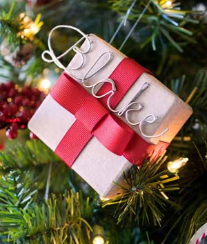 pacco regalo in miniatura - decorazione fai da te per albero di Natale