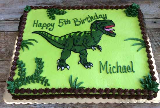 torta  semplice a tema dinosauri con panna, senza pasta di zucchero
