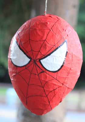 Pignatta fai da te - gioco a tema spider-man da fare durante una festa a tema