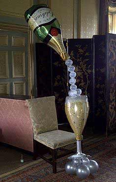 composizione di palloncini fai da te  per capodanno - champagne e calice