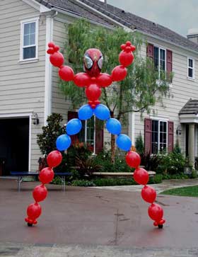 scultura - idee per allestimento di palloncini fai da te a tema Spider-Man