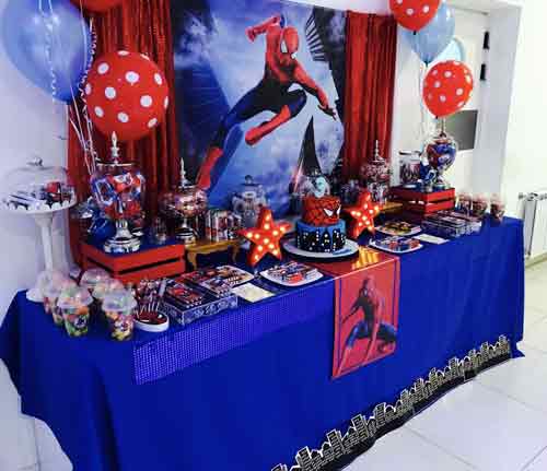 addobbi festa di compleanno a tema Spider-Man fai da te - tenda rossa
