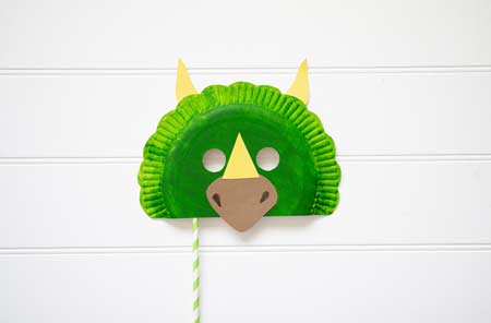 maschera viso da triceratopo con piatto di carta - lavoretto carnevale bambini scuola primaria