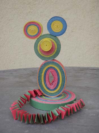 scultura di Topolino con stelle filanti - Lavoretto di Carnevale per bambini