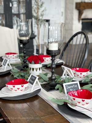 decorazioni tavola san valentino - legno, rosso e verde