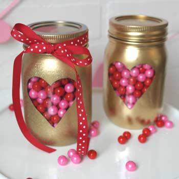 barattoli dorati con caramelline - Decorazione per San Valentino fai da te