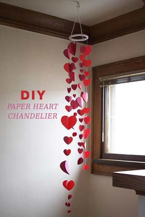 Scacciaguai di San Valentino - decorazione fai da te con cuori di carta