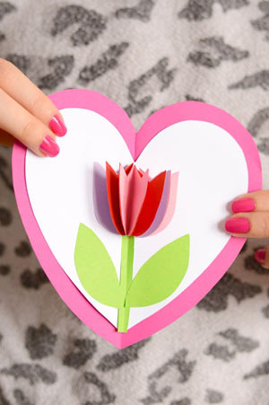 biglietto pop-up san valentino fai da te per bambini con tulipano