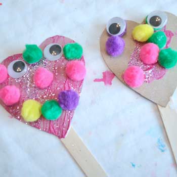 segnalibri con pom-pom e occhietti - lavoretto per San Valentino bambini scuola infanzia