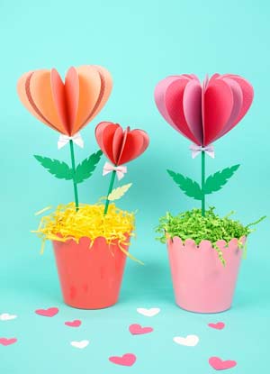 vasi con fiori di cuori in carta - lavoretto per San Valentino bambini scuola infanzia