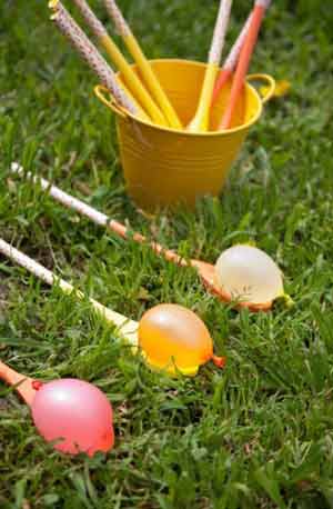 cucchiaio e palloncino - gioco da fare con acqua e gavettoni