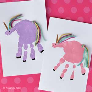unicorni con impronte delle mani per bambini della scuola dell'infanzia