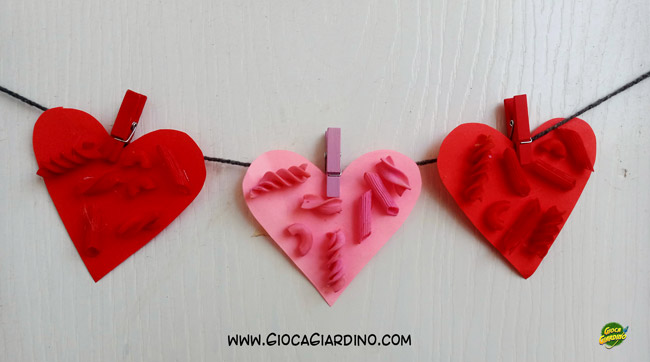 Festone di Cuori con carta e pasta corta - lavoretto per San Valentino bambini scuola infanzia