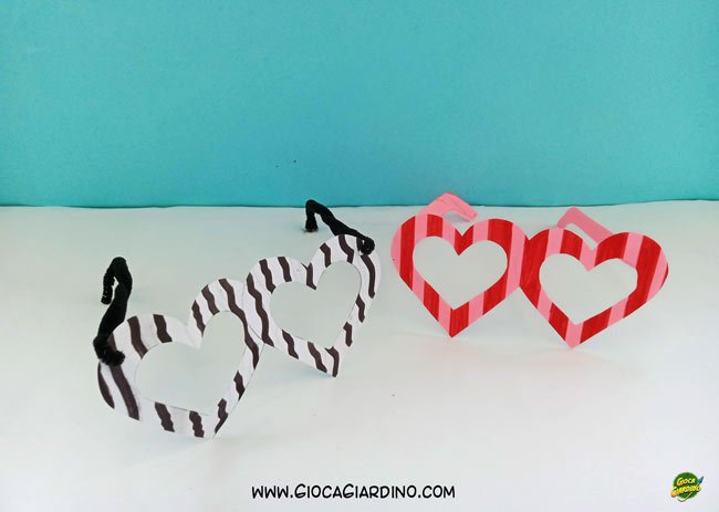 occhiali a forma di cuore di carta con fili di ciniglia - lavoretto san valentino per bambini