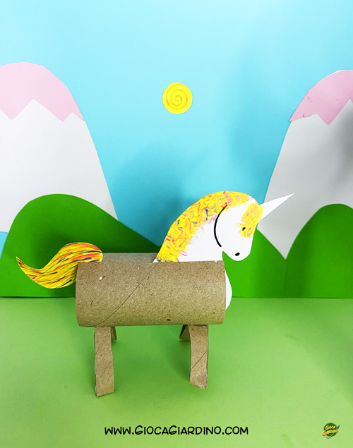 Unicorno con rotolo di carta igienica - lavoretti per bambini