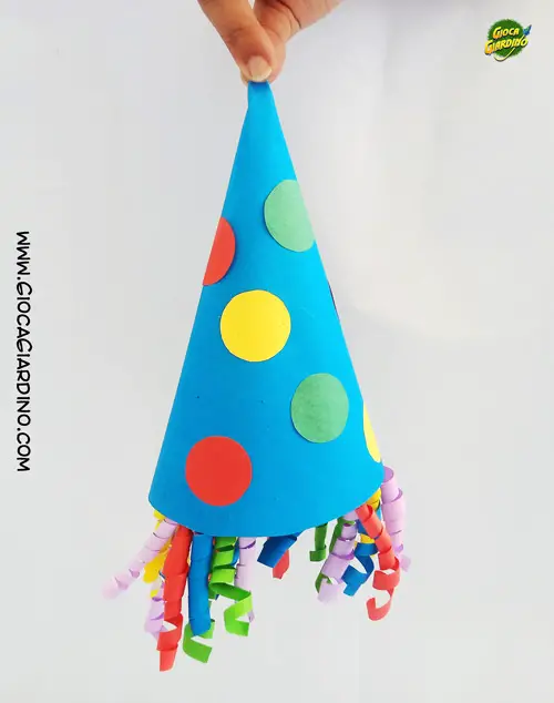 Cappellino di carta - lavoretto fai da te di Carnevale per bambini